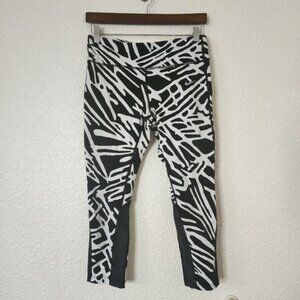Nike Palm Epic Lux Black/White Running Leggings Cropped Size Medium